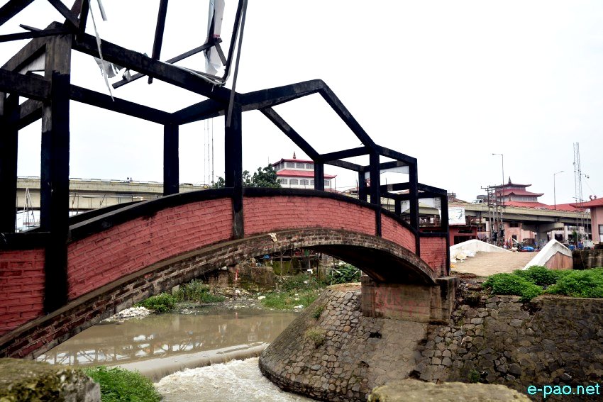 Cracks developed partially at the historic Thong Nambonbi of Khwairamband Bazar :: 16th July 2019