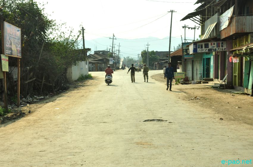 Bandh along Imphal-Moreh road by JAC against murder of Ts Thongkhogin Haokip :: March 03 2016