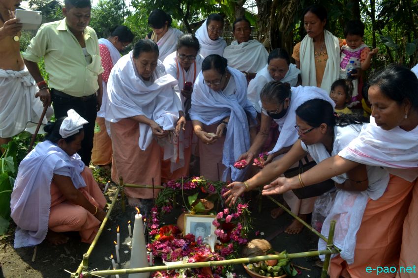 Floral tribute to departed souls of proscribed People's Liberation Army (PLA) at Cheiraoching Martyrs Memorial Park :: 13th April 2016