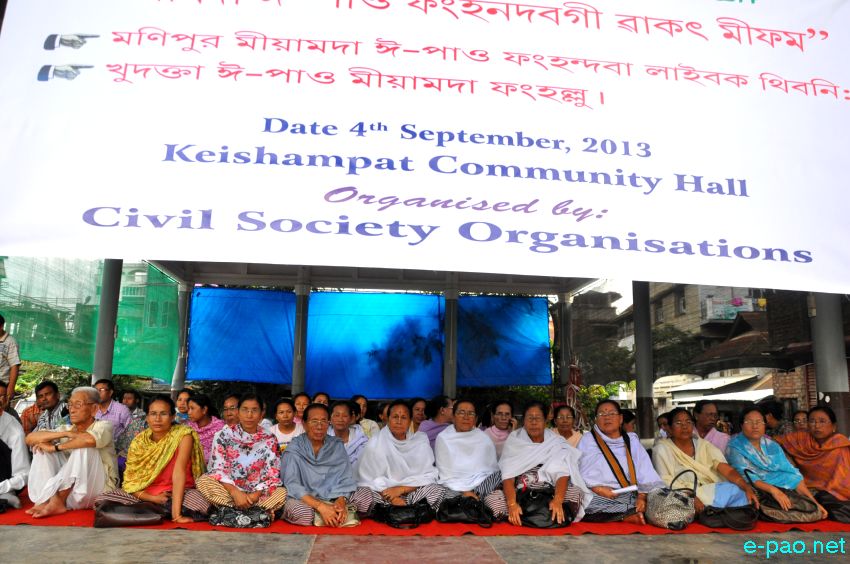 CSOs  staging a Sit-in-Protest (Wakat Meefam) on the non-availability of News at Keisampat , Imphal :: 04 September, 2013