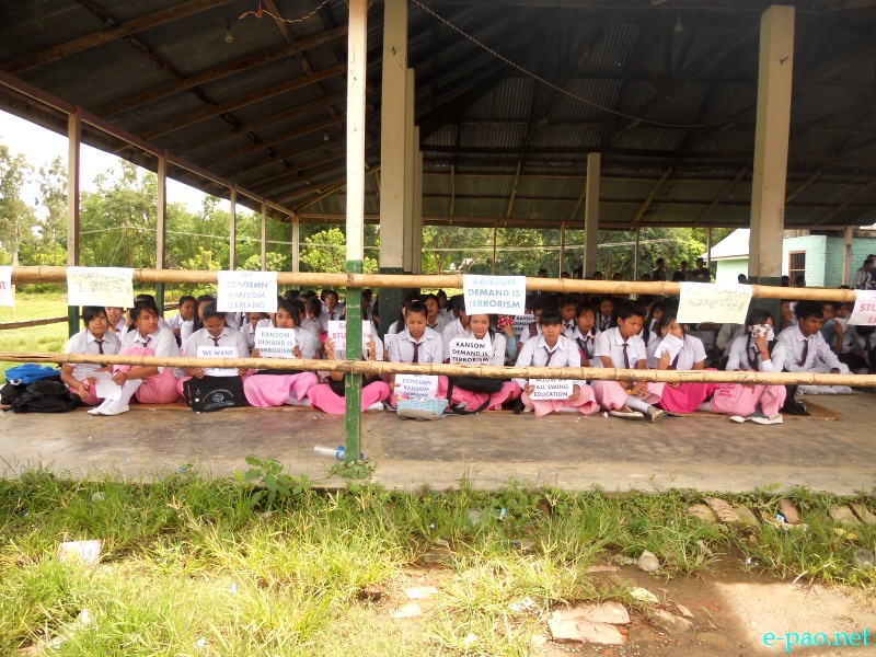 Students of Ram Krishna Hr Sec School sit-in-protest against monetary demand :: 2nd August 2013