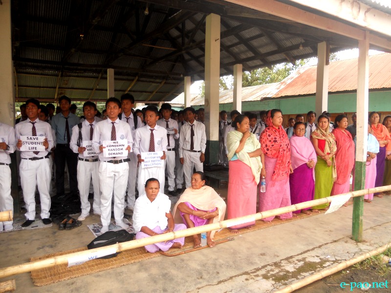Students of Ram Krishna Hr Sec School sit-in-protest against monetary demand :: 2nd August 2013