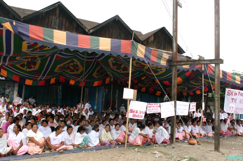 Sit-in-protest against Bomb Blast at Sekmai Bazaar on April 22 2013