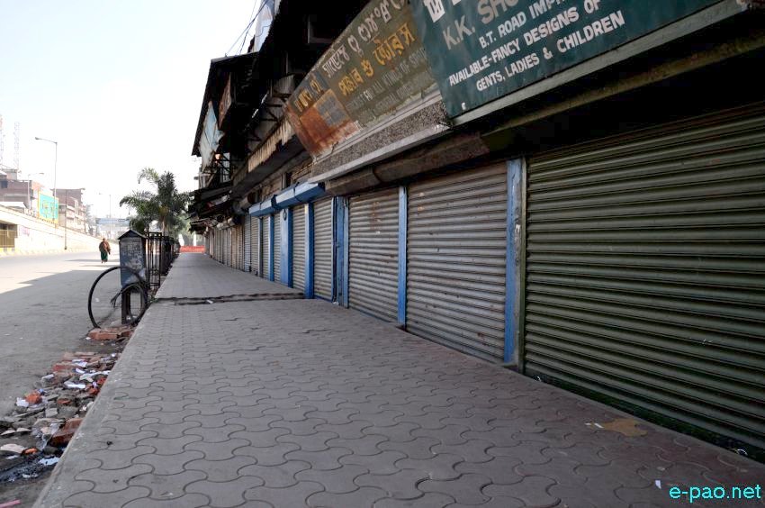 Imphal city wore a deserted look due to General Strike called on Republic Day  :: January 26 2016 . 