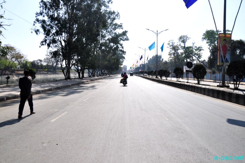 Imphal city wore a deserted look due to General Strike called on Republic Day  :: January 26 2016