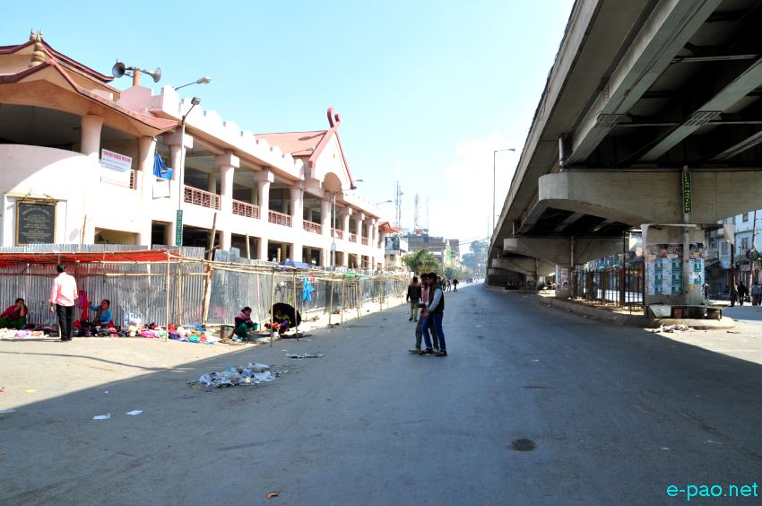 Imphal city wore a deserted look due to General Strike called on Republic Day  :: January 26 2016