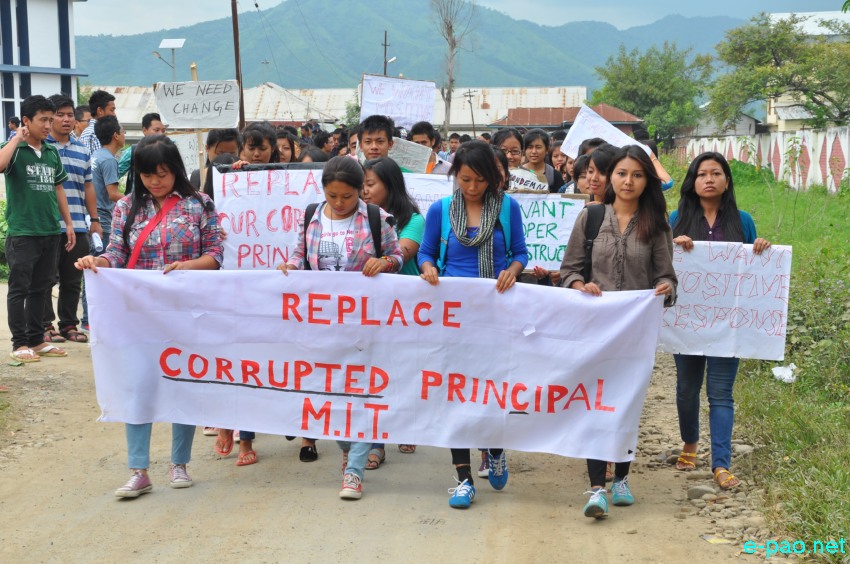 Students of Manipur Institute of Technology (MIT) took out a protest rally  :: September 20 2013