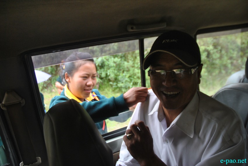 Teachers' Day donation collection by School students at Ukhrul-Jessami Highway :: Last week of August 2013