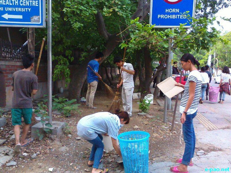 Cleanliness drive programme by North East Students in and around Delhi University Main Campus :: 15 June 2014