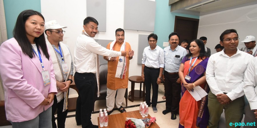Union Minister Nitin Gadkari interacts with Manipuri students at Nagpur ::  21st February 2023