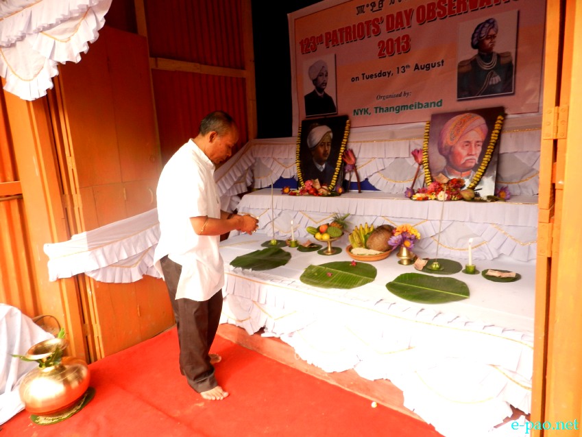 Floral tribute by Members of Naharol Yaipha Khongjang (NYK), Thangmeiband on Patriots' Day :: 13th August 2013