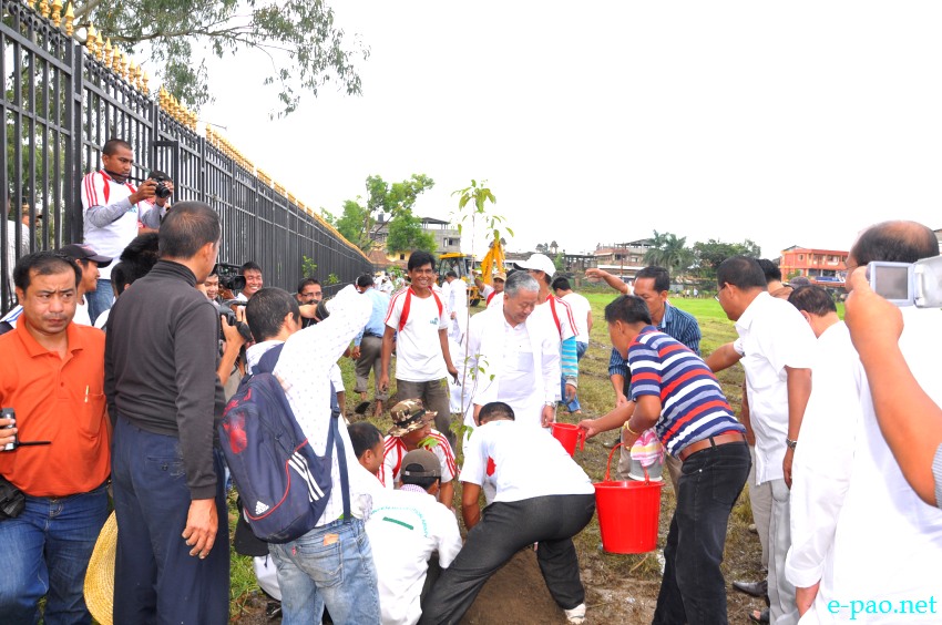 Tree Plantation in connection  with Patriots' Day Observation at Hatta Kangjeibung  :: 13th August 2013