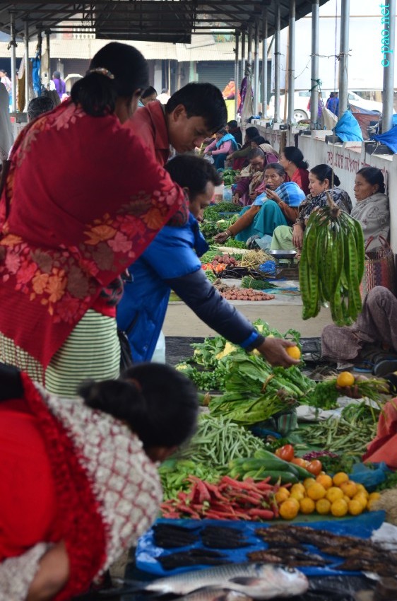 New Year Day : Shopping for the picnic at Pishum, Imphal  :: 1st January 2015