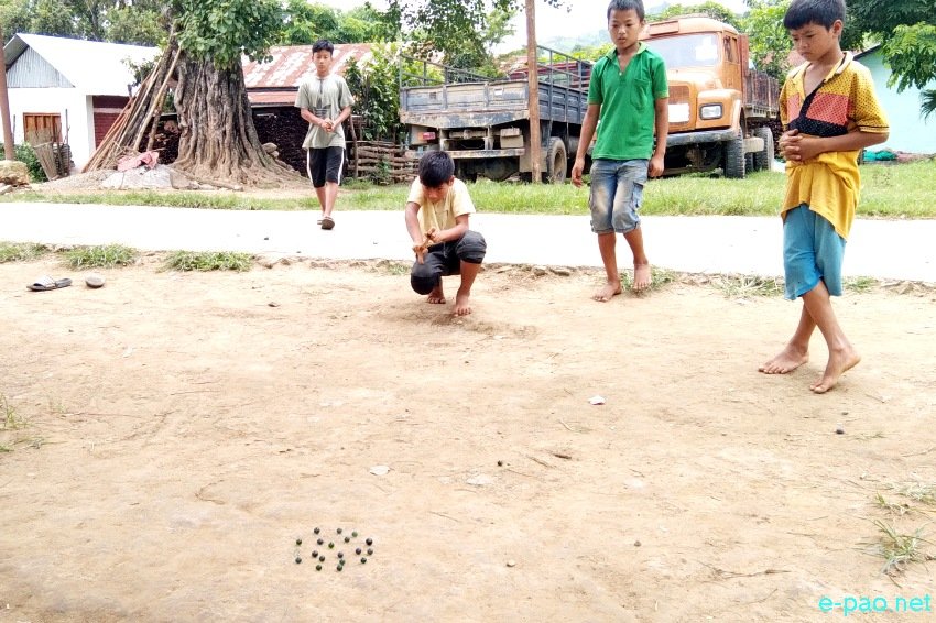 Thri Kappi (Marbol Sannaba) : A popular game played by children using marbles at Andro :: 25 July 2021
