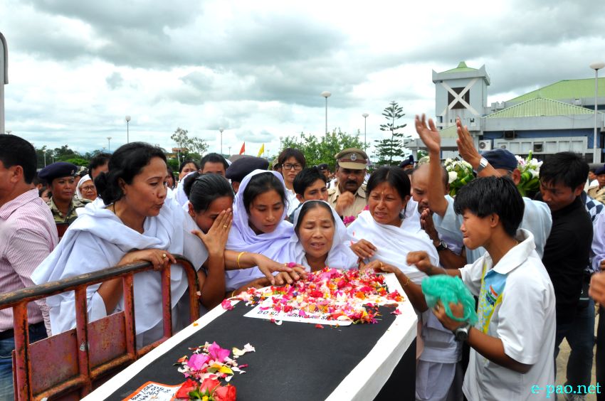 First Olympian Judoka from Manipur, Lourembam Brojeshori who passed away being received by sports(wo)men / fans at Tulihal Airport :: July 24, 2013