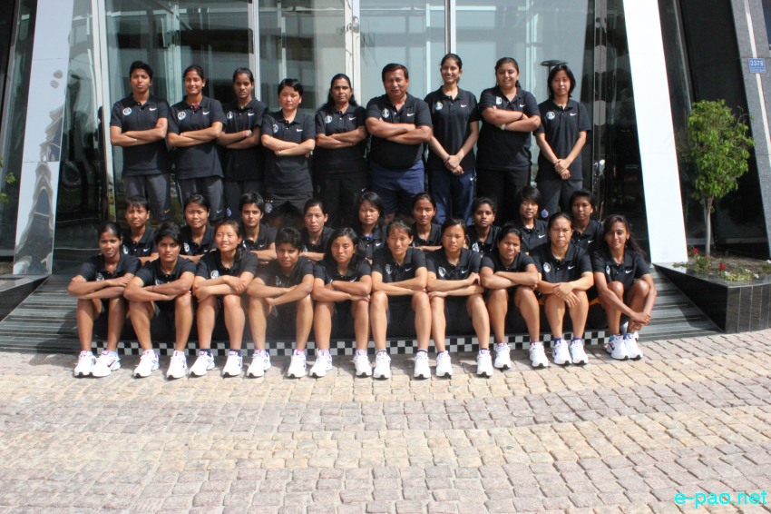 Oinam Bembem Devi - Footballer of the Year of India  2013  - with her team-mates 