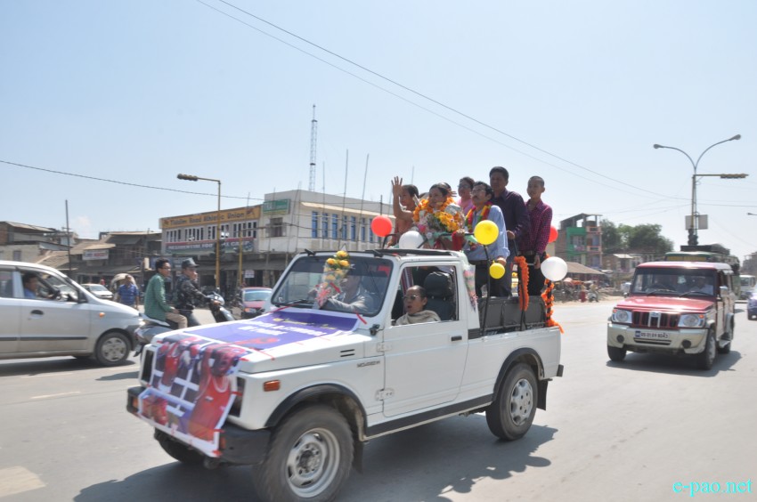 Laishram Sarita - International Boxer - being welcomed at Imphal Airport :: October 4 2014