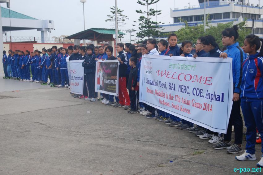 Yumnam Sanathoi and  officials , players of Asian Games : Reception at Tulihal Airport :: 27 September 2014