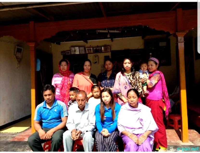  Saikhom Mirabai Chanu with family members 