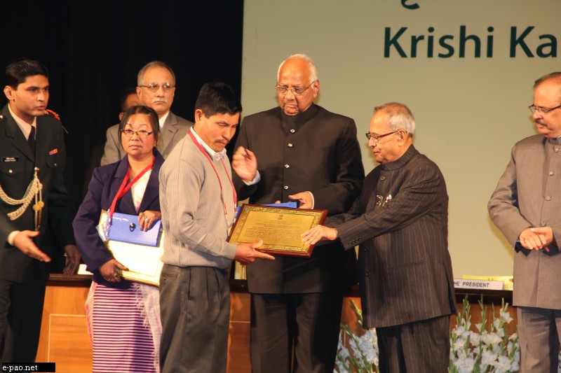 Nongmaithem Ibomcha and Nongmeikapam (Ongbi) Shyamashakhi receiving Krishi Karman Awards 2011-2012 at New Delhi on Jan 15 2013