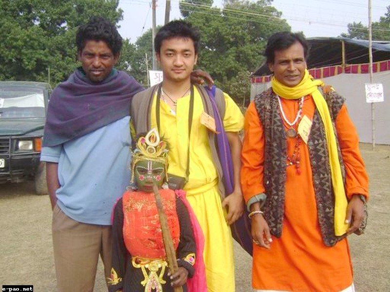 Jackson khumukcham with gurus: during Santiniketan Pauch Mela, West Bengal