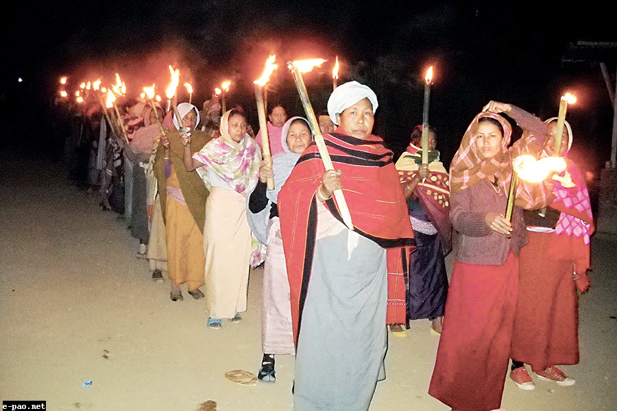 A Meira Paibi rally on one of the cold november nights of 2013
