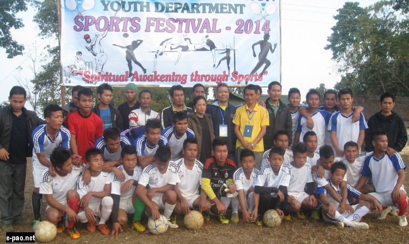 Dr.Thamsing Lamkang, Rev. H.Minlien & Mrs.N.Hoinu, with the Football semi-finals team between Khaibung verses Sirhima