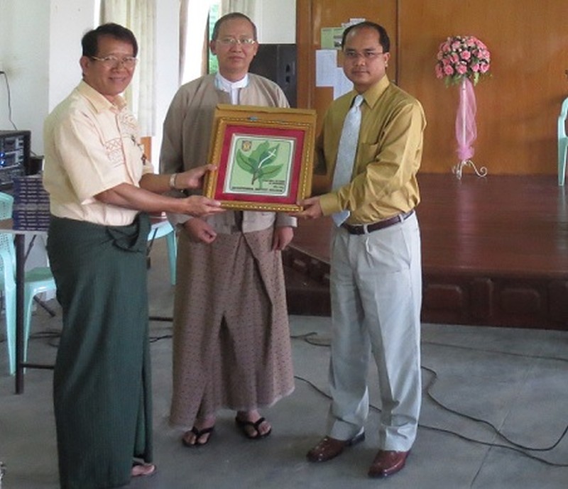 Nehginpao Kipgen given presentation by the Chairman and Secretary of Myanmar Baptist Convention