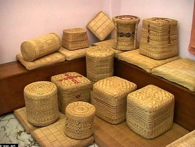 Mora - Various Handicrafts items made from Kauna :: A screenshot from the documentary film 'Kauna'