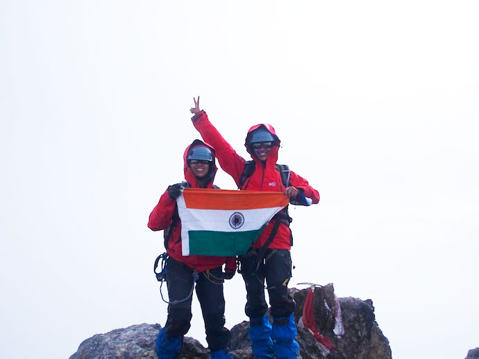 Tashi and Nungshi unfurl tricolor on top of Eastern hemisphere