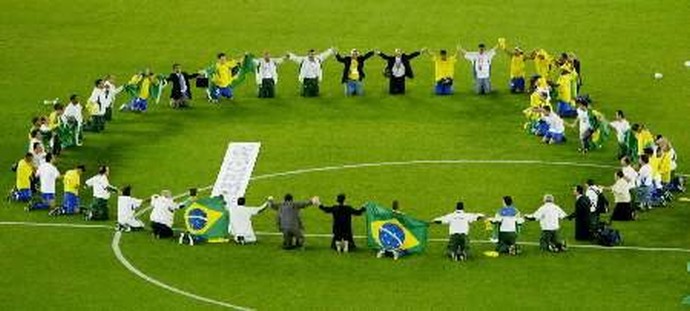 World Cup Winner 2002-Brazil Entire Team -Worshiping Jesus in Middle of Yokohama Japan 