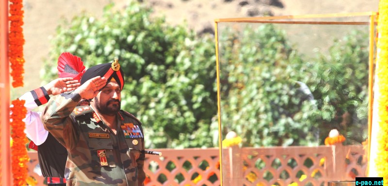 COAS Gen Bikram Singh paying homage at war memorial at Drass on 25 July 2014