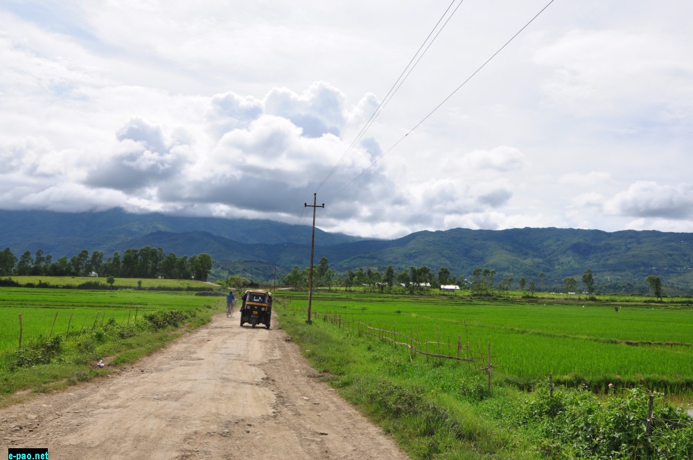 The dirt track road branching from the main road towards Kangathei, leading to Mary Kom's house