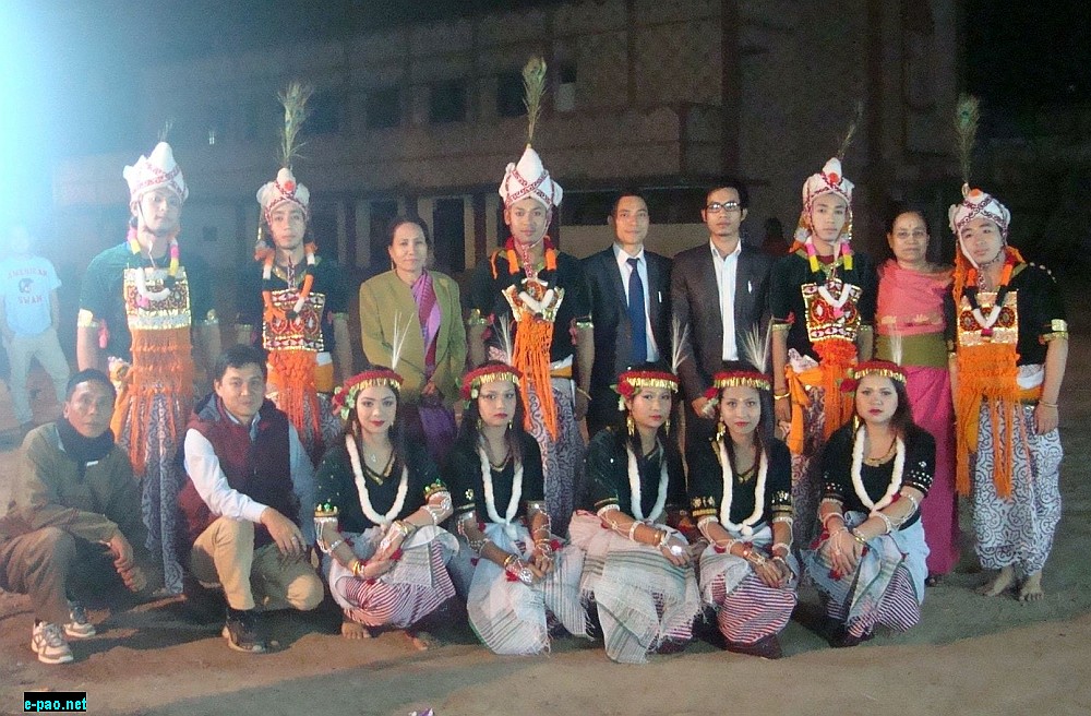 A group photo of Khamba Thoibi Jagoi participants and Teaching Faculty, Delhi University on MSAD cultural evening on 28th, february, 2015 at Dussera ground, New Delhi.