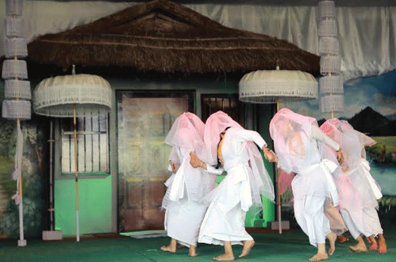 Folk Dance 'Lairembi Khuntarol'