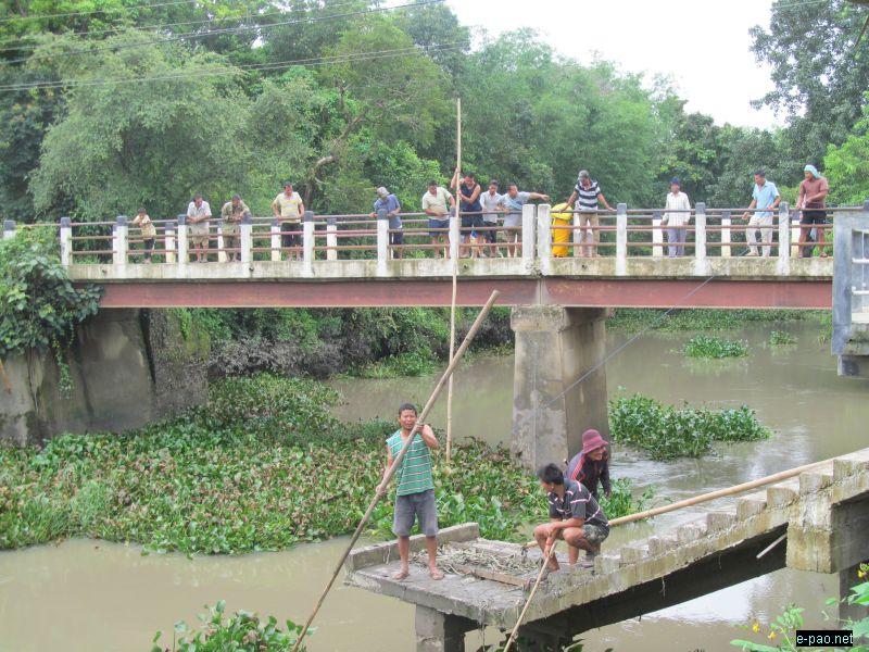  River cleaning service done at Uchekon Takhok Mapal in August 5 2015