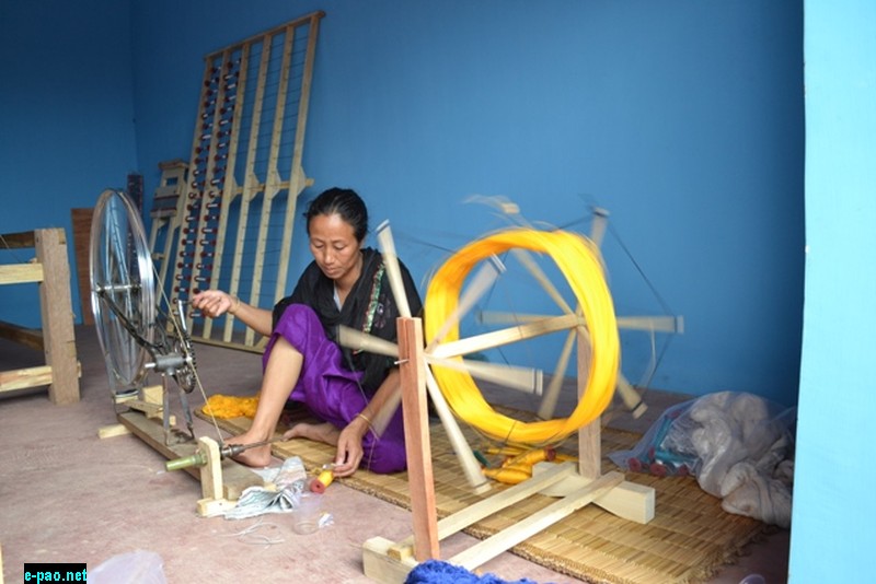Ms. Rozi spinning yarn 