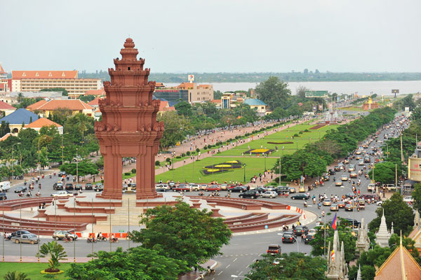 Phnom Penh : city Independence Monument