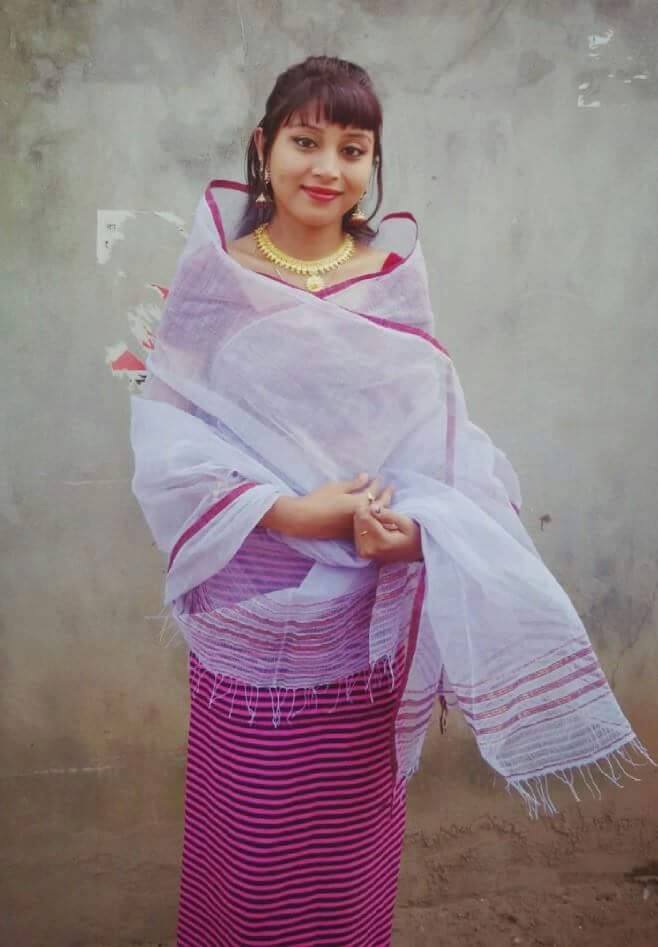 A tripura Meetei Leisabi (girl) with her traditional Meetei attires :: December 2016