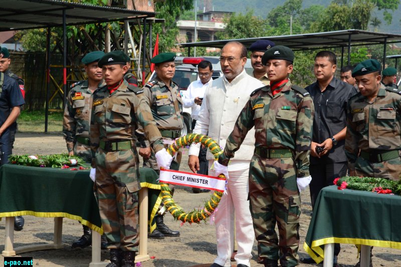 Chief Minister N. Biren paying floral tribute to the Martyred Jawans 