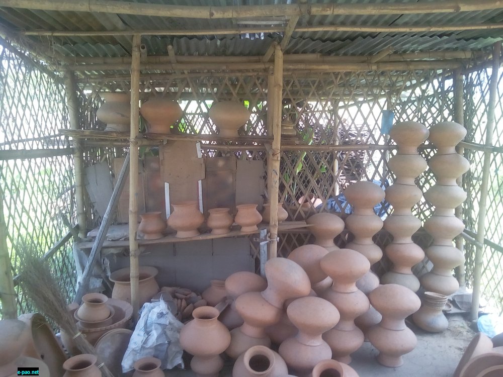 Collection of plain pots meant for transporting to major market places