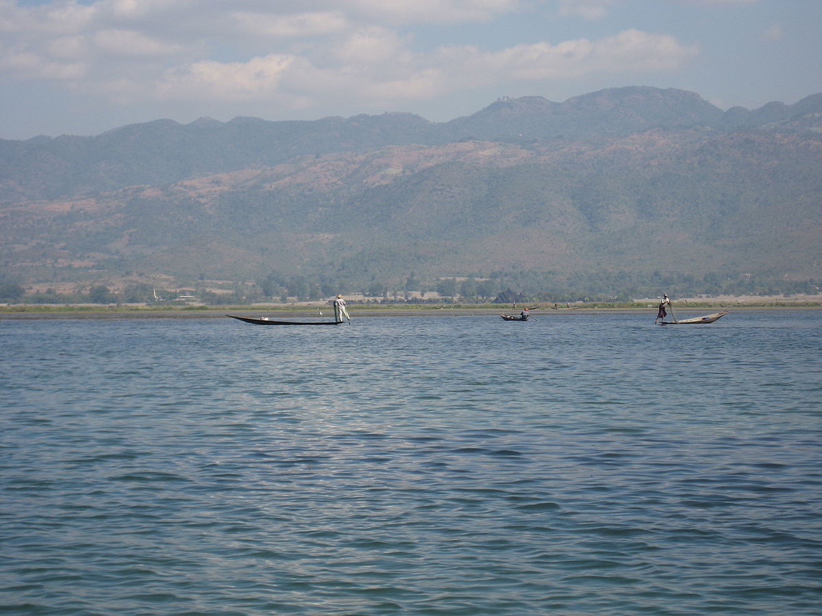 Leg-rowers of Inle Lake : Pix Courtesy - Wikipedia / Wagaung