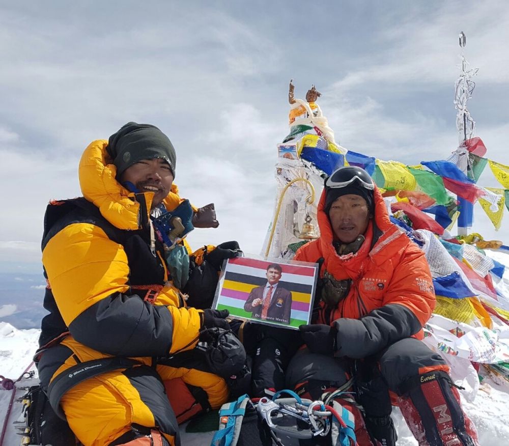 Arunachal Mountaineers unfurled Manipur's Salai Taret flag at Mount Everest showing respect to their mentor Dr. K Romeo on 24 May 2018 