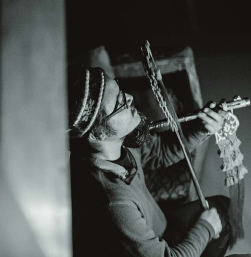 Chaoba Thiyam playing the Pena 