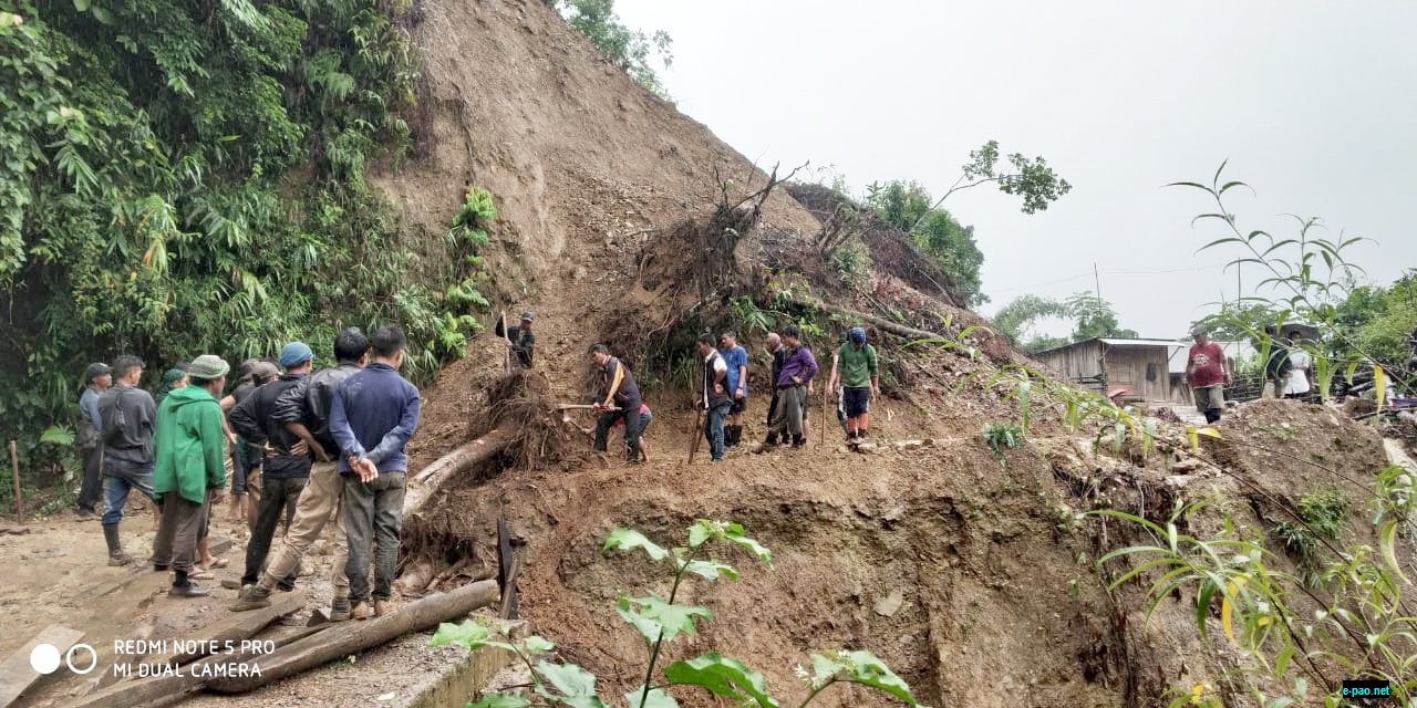 Machengluang (Lamlaba) Volunteers cleared a decade months pending road at Tamei :: 13th September 2019