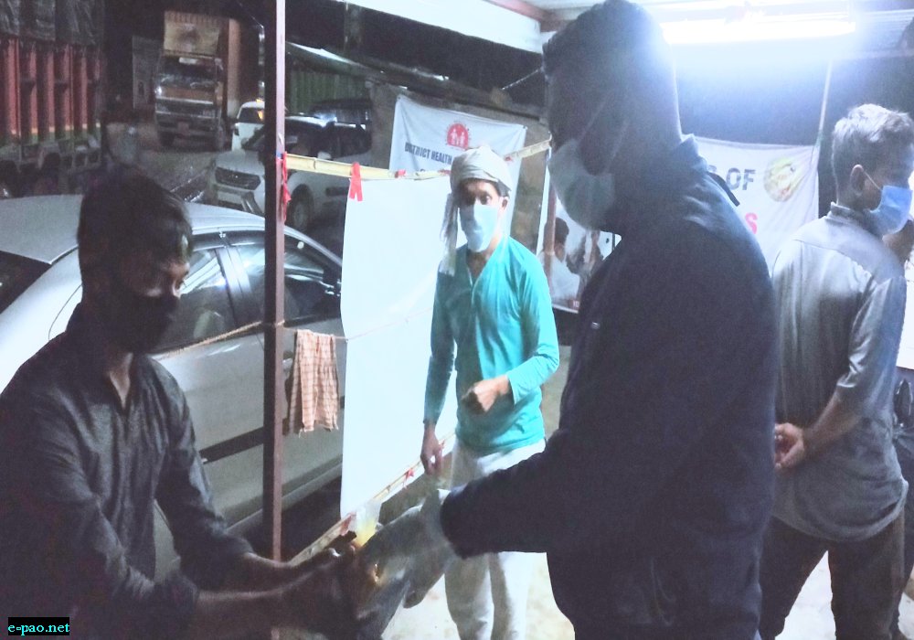 Handing over Free Meals to Night time Drivers during a stop at Mao Gate , Senapati District :: June 30 2020
