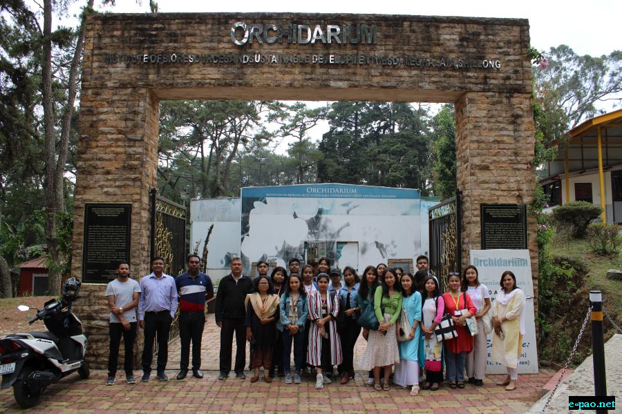  St. Edmund’s College Students visited laboratory at IBSD 