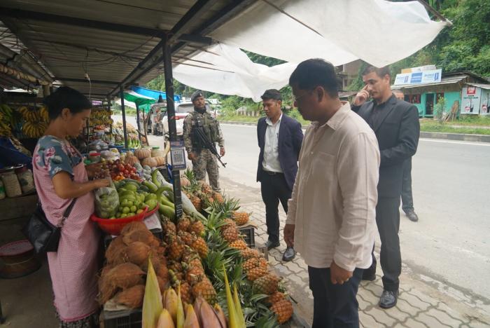  Chief Minister Shri Conrad K Sangma at a local fruit Vendor's stall  