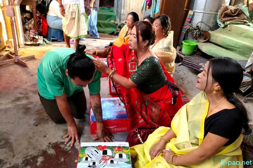Ningols on the way to her mapam lamdam on the occassion of Ningol Chakkouba at Imphal :: 23rd October 2025