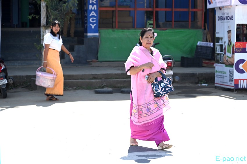 Ningols on the way to her mapam lamdam on the occassion of Ningol Chakkouba at Imphal :: 23rd October 2025